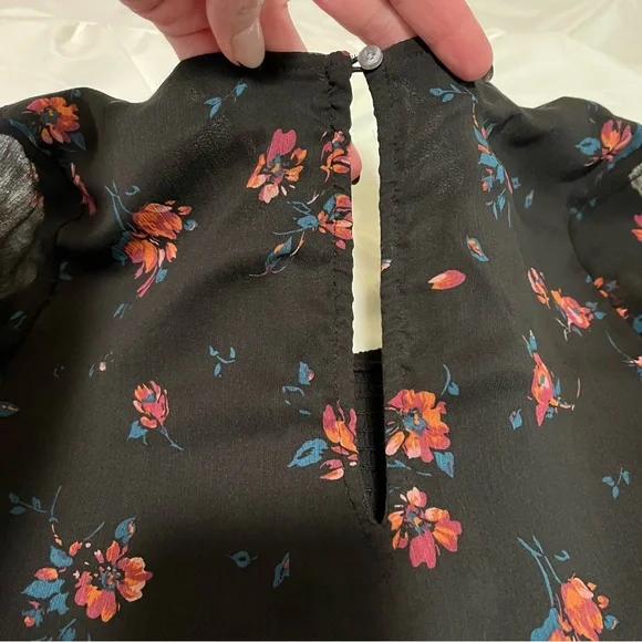 Hollister Black Floral Flutter Sleeved Dress, Size XS, Excellent! - Picture 9 of 11